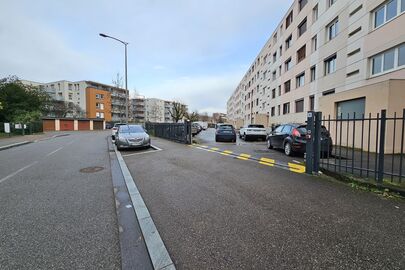 Parking St Priest Pompidou - rue Paul Painlevé - Saint Priest