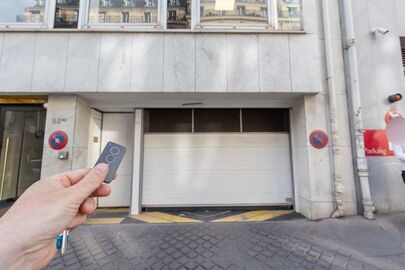 Parking Métro Georges V - 53bis rue François Ier - Paris 8